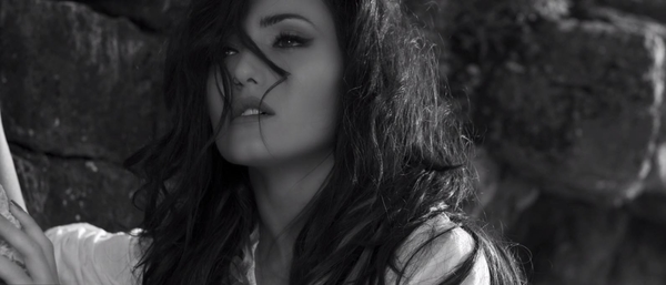 Анна Добрыднева презентовала клип Я сильная, снятый в Албании