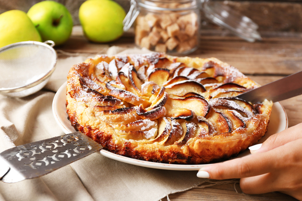 Яблочный пирог из слоеного теста: Три вкусные идеи