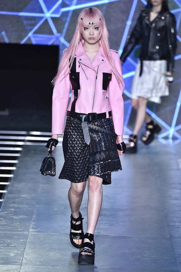 Louis Vuitton представил футуристическую коллекцию