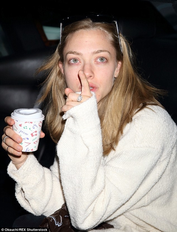 Аманда Сейфрид появилась на публике без макияжа