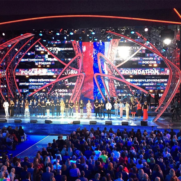 Новая волна 2015 закрытие: Фото с вручения Хрустальных волн