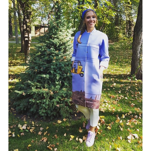 Катя Осадчая похвасталась фигурой в купальнике