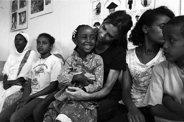 Виктория Бекхэм  посетила Эфиопию с благотворительной миссией