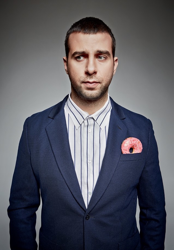 Иван Ургант впервые показал фото новорожденной дочери