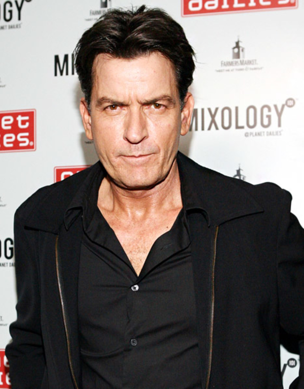 Пьяный Чарли Шин устроил драку в баре