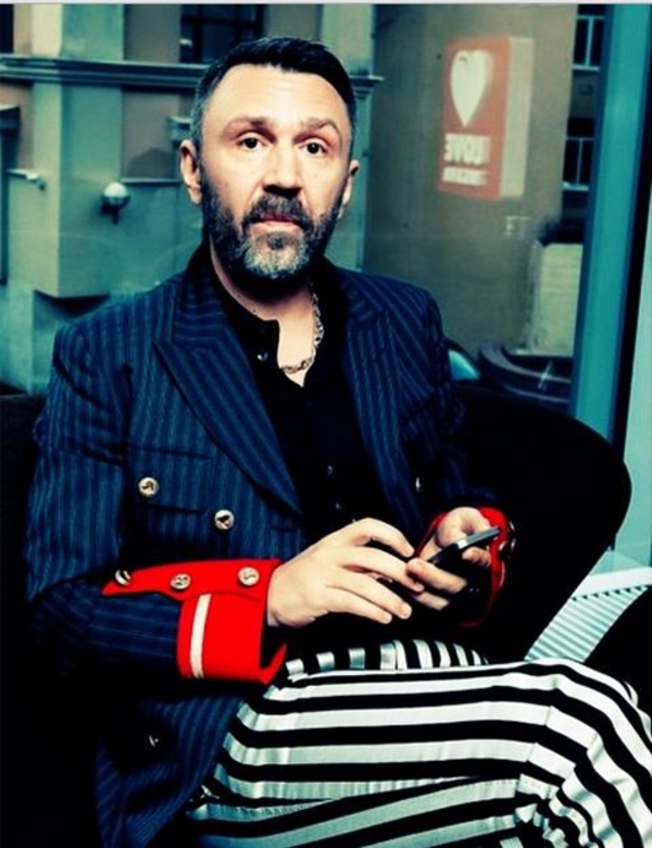 Сергей Шнуров завел шуточный бьюти-блог