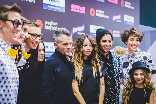 Дорофеева, Дантес и другие звезды вышли на подиум на показе ANISIMOV