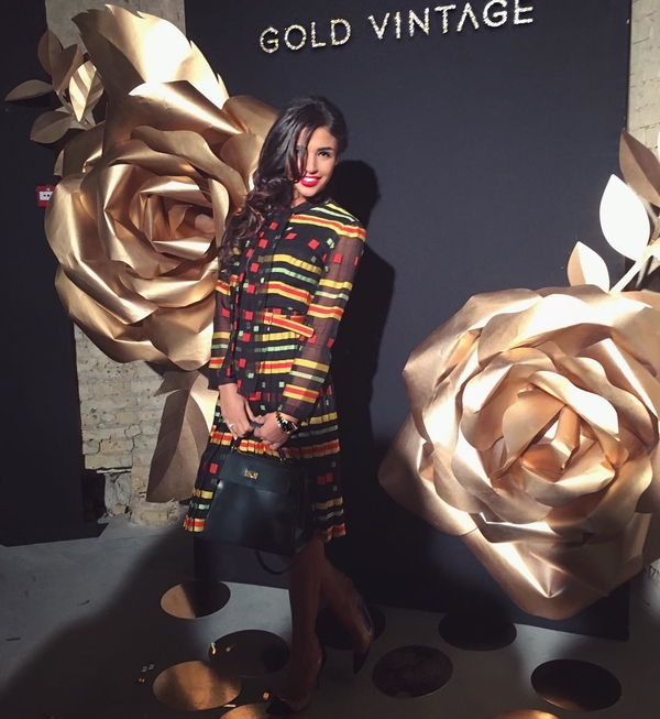 Санта Димополус похвасталась обручальным кольцом