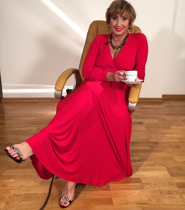 Лариса Копенкина заинтриговала снимком в свадебном платье