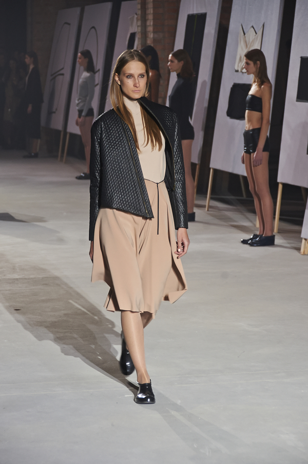 Супрематизм 2.0: Федор Возианов устроил показ-перформанс