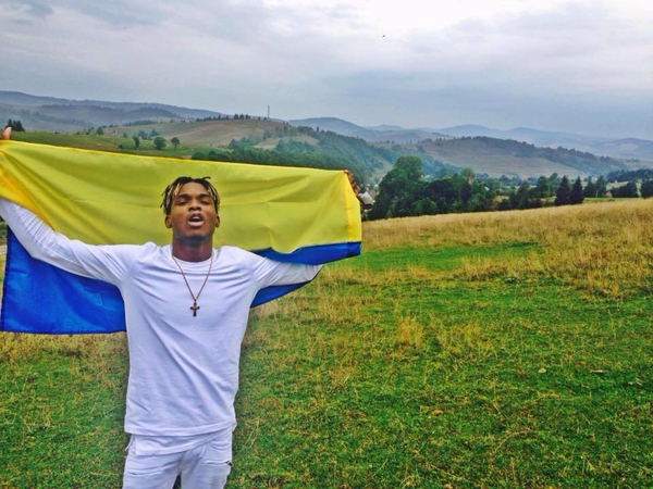 Артист из Нигерии снял патриотический клип в поддержку Украины