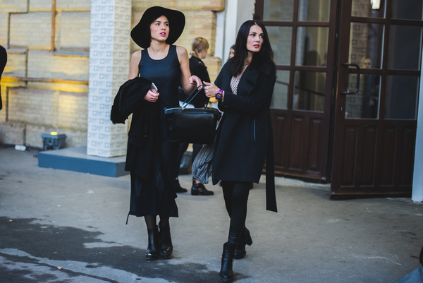 Рука об руку: Подружки-модницы на Ukrainian Fashion Week