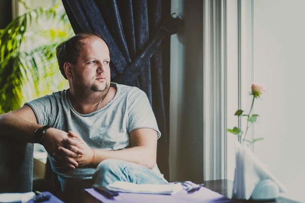 Виктор Бронюк раскрасил вышивкой фасад своего дома