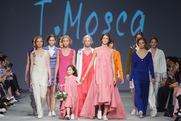 Арина Любителева и Алина Панюта дефилировали на показах с топ-моделями