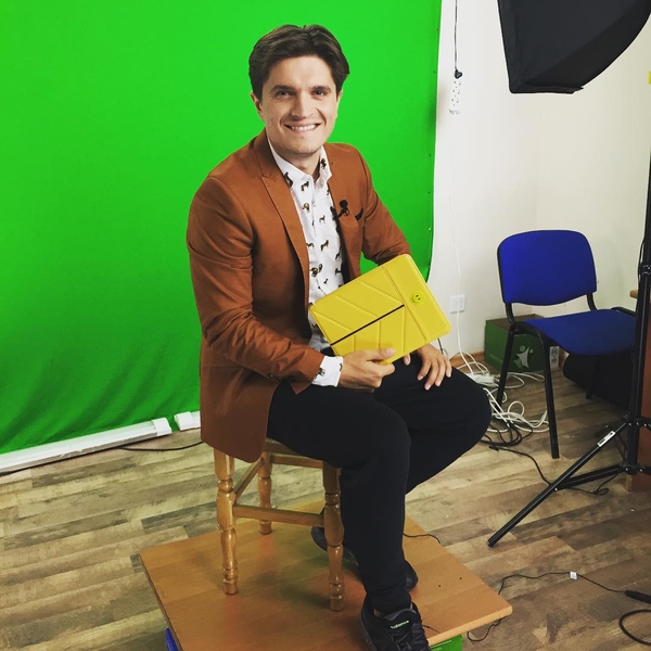 Ведущий Анатолий Анатолич показал архивное фото с женой