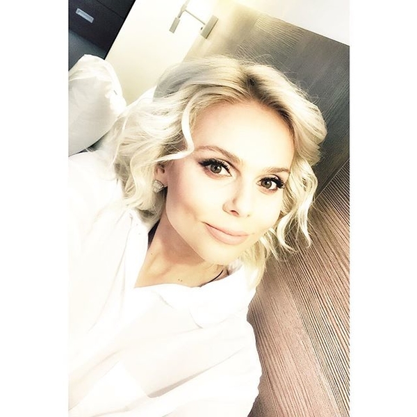 Экс-солистка группы Блестящие Ксения Новикова вышла замуж