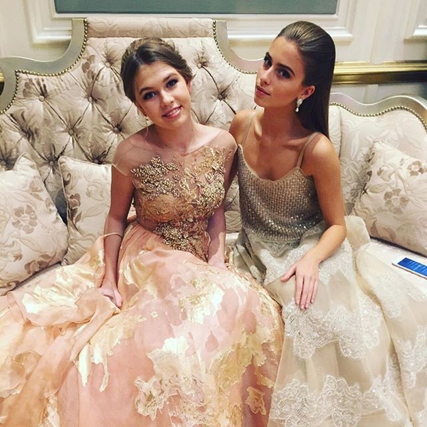 Внучка Ротару и дочь Брежневой стали дебютантками ежегодного бала в Москве