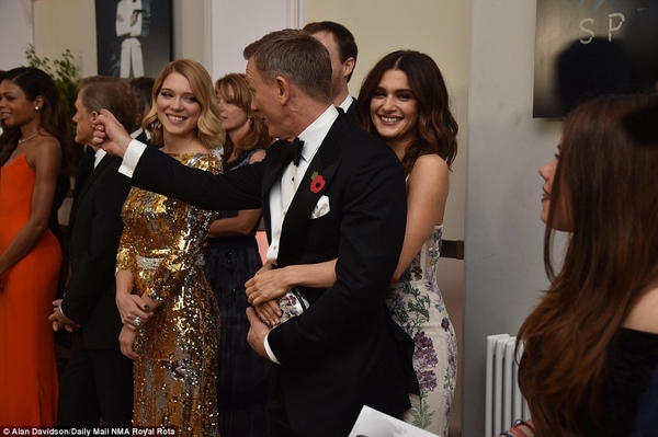 Жена Дэниела Крэйга пришла поддержать его на премьере фильма 007: Спектр