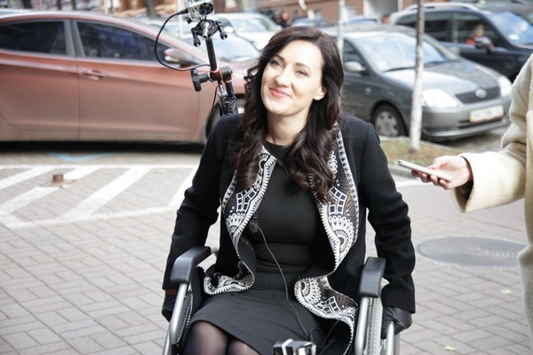 Витвицкая и Ирэна Карпа провели один день в инвалидной коляске