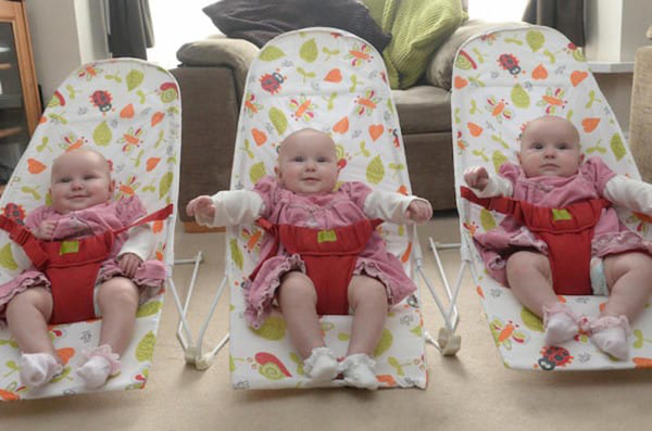 Вот это сюрприз: У американки родились три однояйцовые близнеца