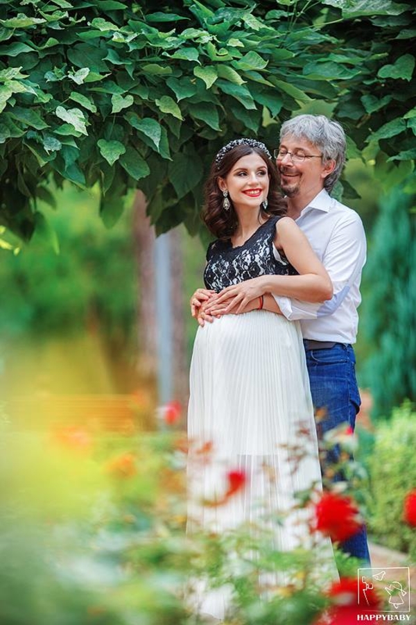Жена Александра Ткаченко показала фото во время беременности