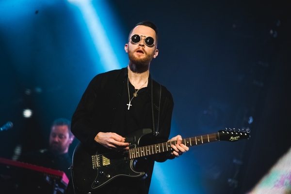 Солист группы Hurts: Свой первый концерт мы дали в пустой церкви