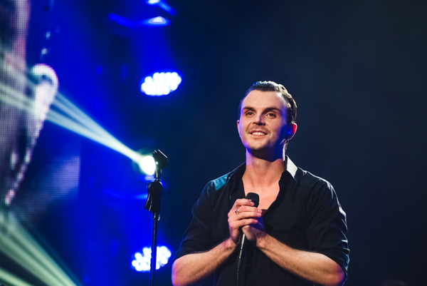 Солист группы Hurts: Свой первый концерт мы дали в пустой церкви