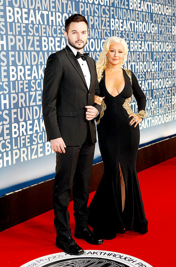 Кристина Агилера вышла в свет с мужем