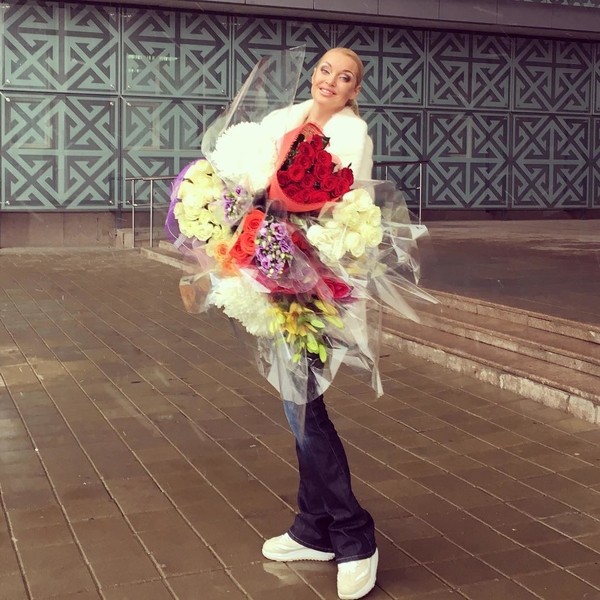 50 оттенков серого: Анастасия Волочкова удивила новым образом