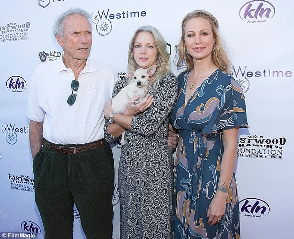 85-летний Клинт Иствуд посетил со своей возлюбленной благотворительный вечер