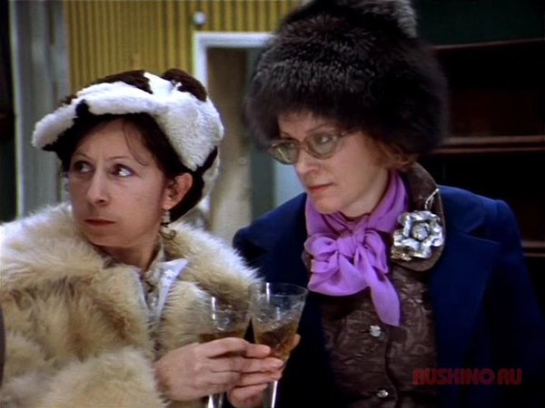 Зима в стиле СССР: Героини советских фильмов в шубах