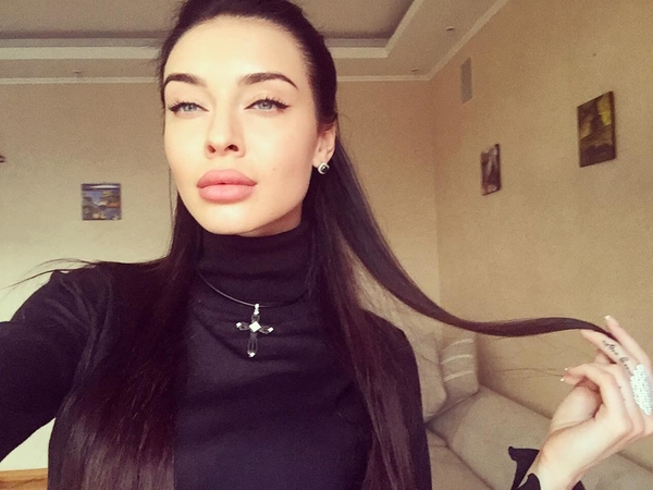 Экс-участница шоу Холостяк 5 заинтриговала фото с округлившимся животом