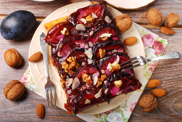 Как приготовить сливовый пирог: Три вкусные идеи