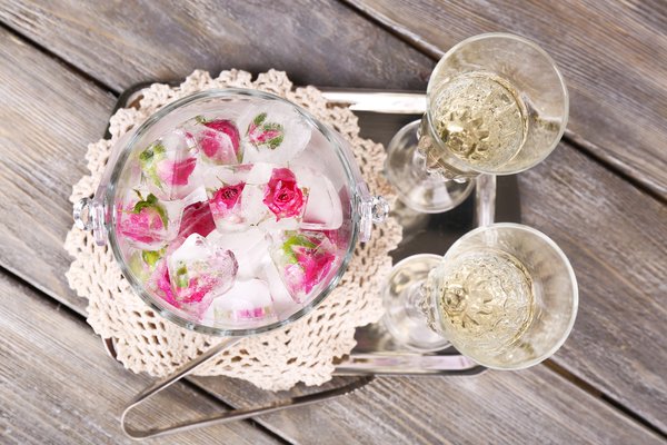 Как украсить стол ледяными скульптурами (видео)