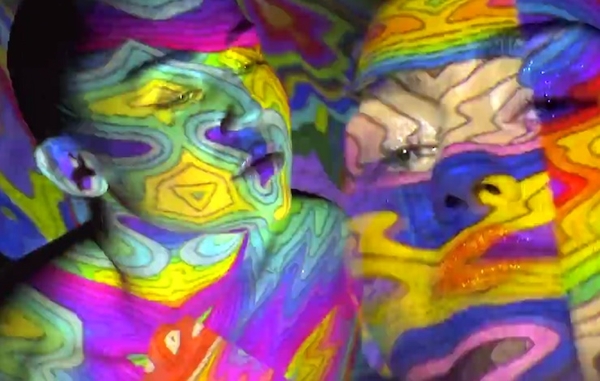 Обнаженная Майли Сайрус снялась в новом клипе