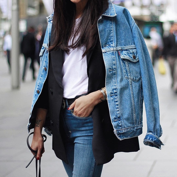 Как носить деним в холодном сезоне: стильные примеры