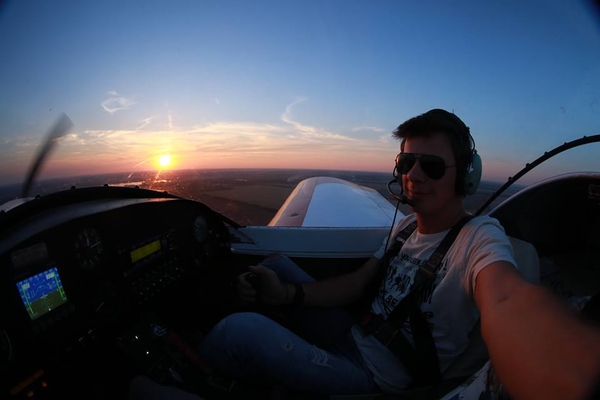 Ведущий Мир наизнанку Комаров: Однажды встречал Новый год в самолете