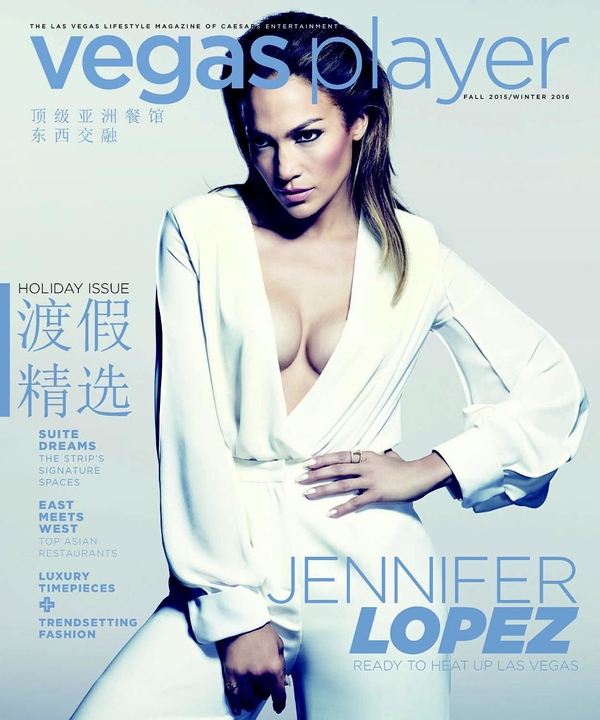 Дженнифер Лопес показала декольте в свежей фотосессии