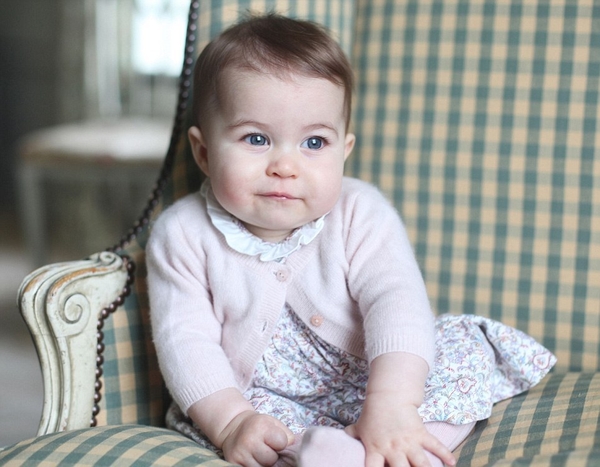 В Сеть попали снимки полугодовалой принцессы Шарлотты