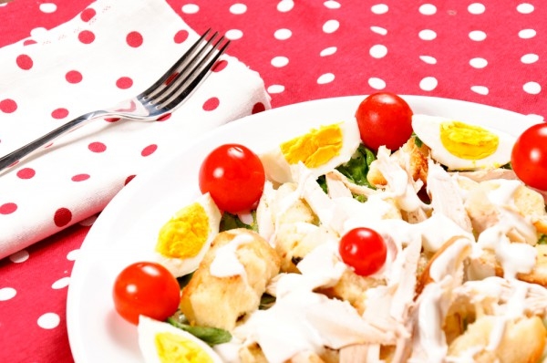 Салаты на Новый год: ТОП-5 рецептов с курицей