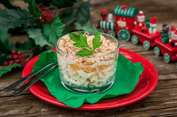 Салаты на Новый год: ТОП-5 рецептов с курицей