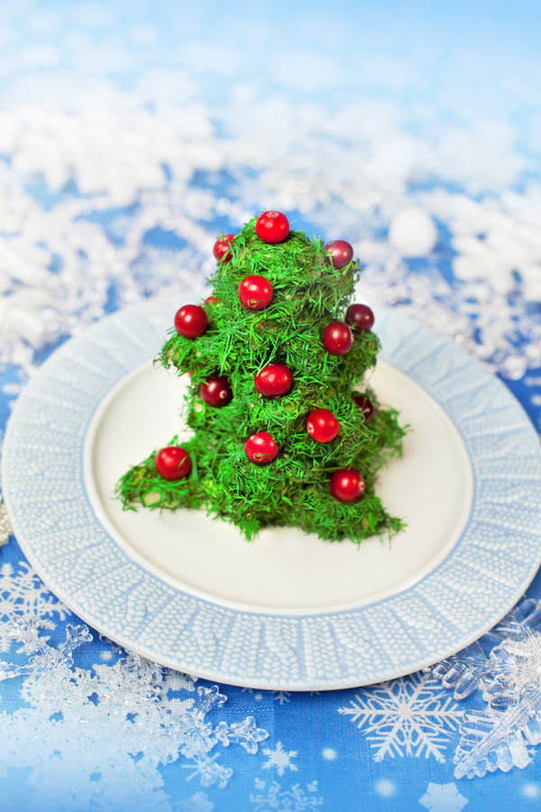 Как приготовить салат Новогодняя елочка (видео)