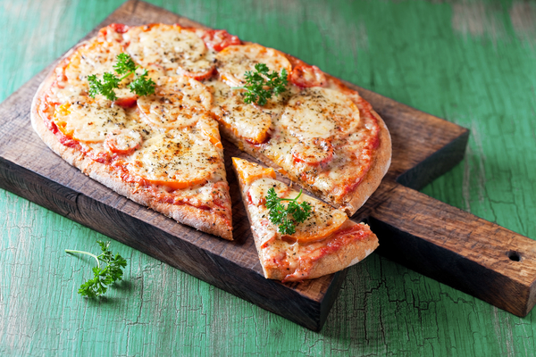 Пицца с помидорами: Три вкусные идеи