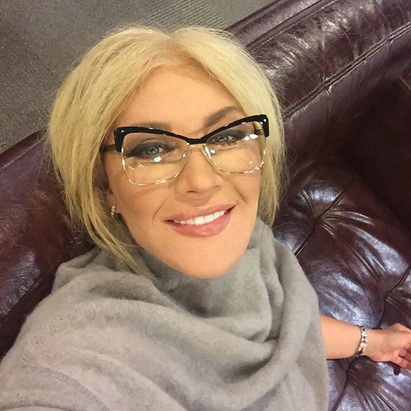 Таисия Повалий показала селфи, которое сделала в аэропорту