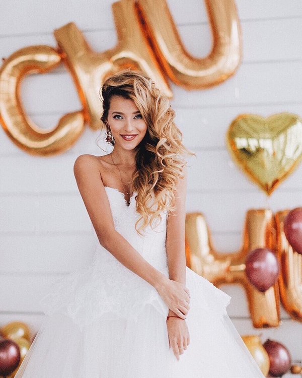 Регина Тодоренко примерила свадебное платье