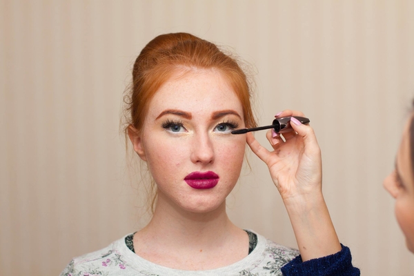 Макияж на Новый год: Яркий акцент на губы