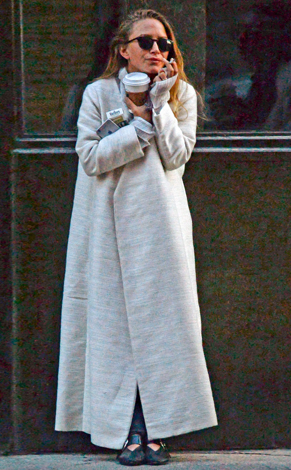 Мэри-Кейт Олсен впервые показала обручальное кольцо