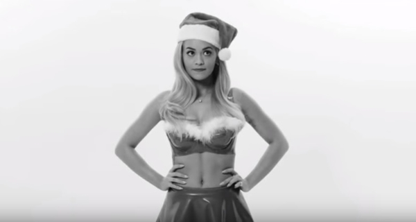 Звезда фильма 50 оттенков серого примерила образ Санты