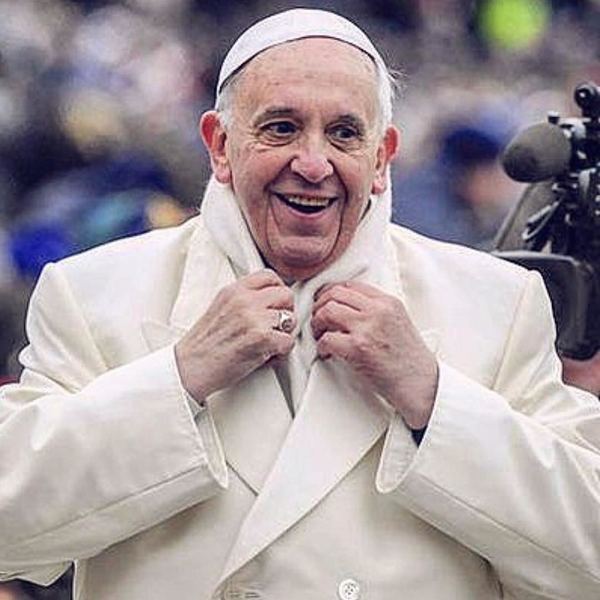 Папа Римский сделал и опубликовал свое первое селфи