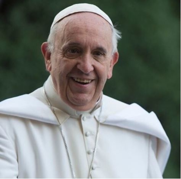 Первое селфи Папы Римского оказалось фейком